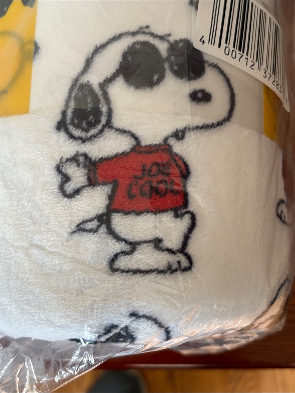 Peanuts Snoopy Joe Cool Super Soft Oversized Plush Throw Blanket - Picture 7 of 10